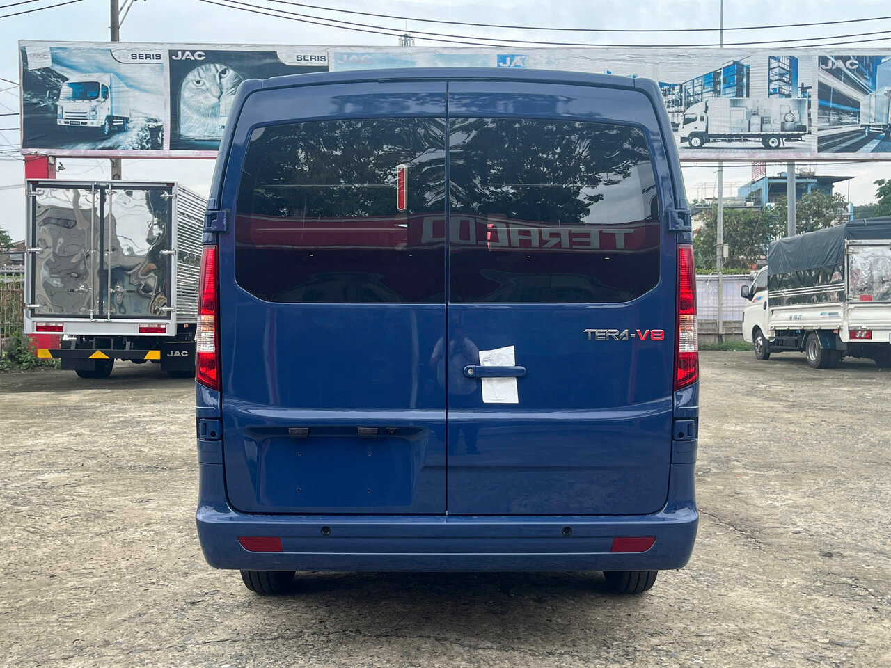 Tera V8 Màu Xanh: Sắc Xanh Cửu Long Độc Đáo - Khẳng Định Phong Cách Vận Tải Đô Thị