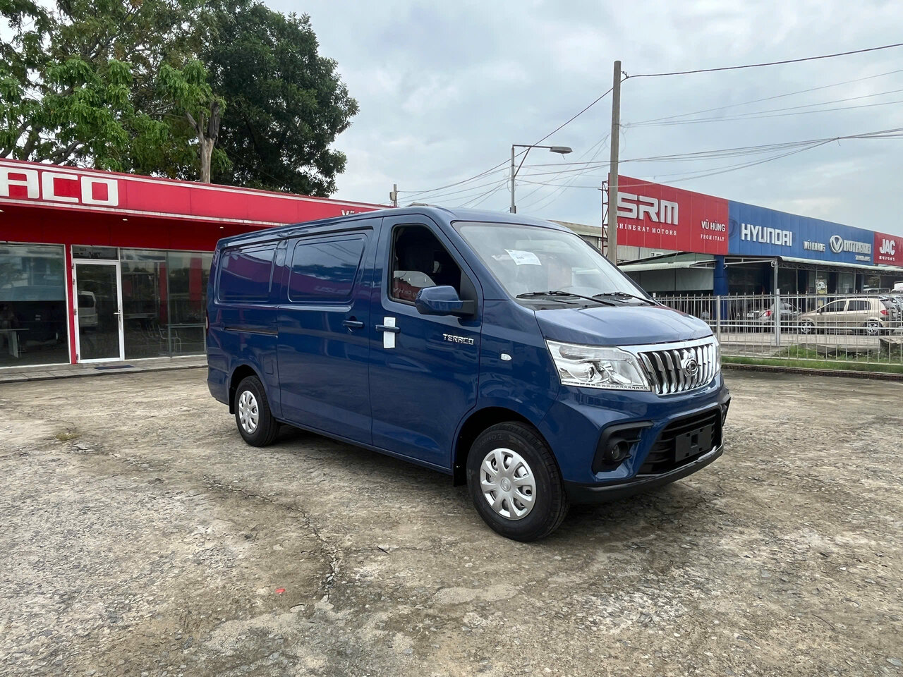 Tera V8 Màu Xanh: Sắc Xanh Cửu Long Độc Đáo - Khẳng Định Phong Cách Vận Tải Đô Thị